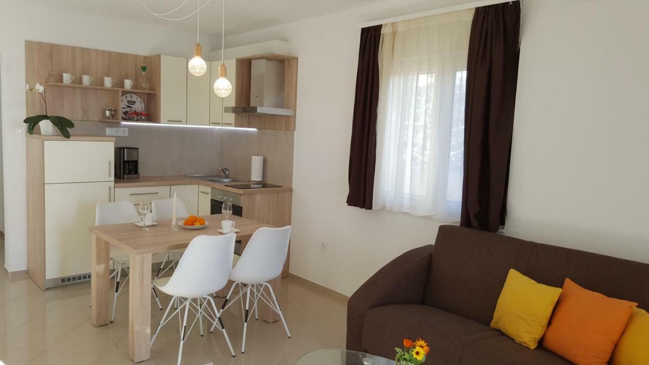 Apartments Anaivana Traù Esterno foto