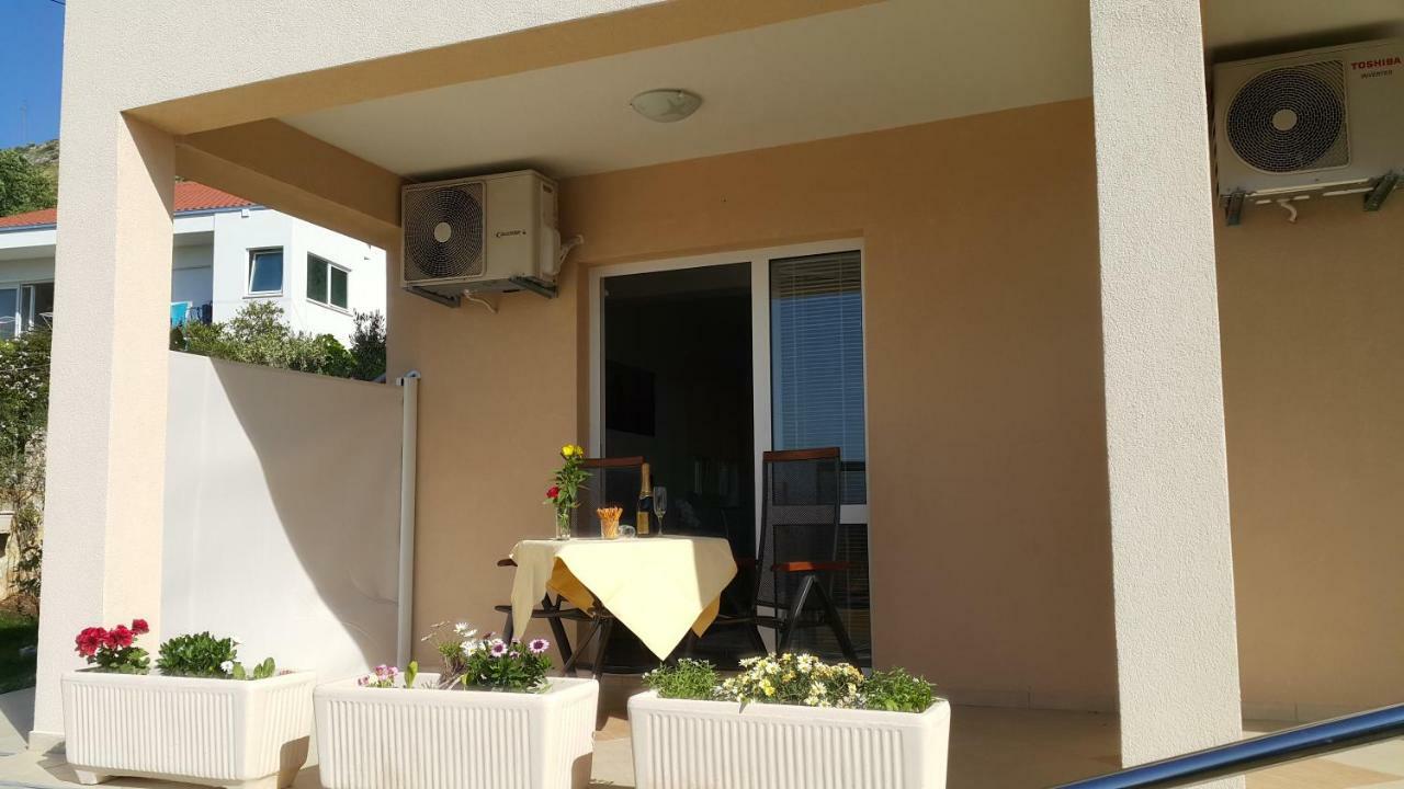 Apartments Anaivana Traù Esterno foto